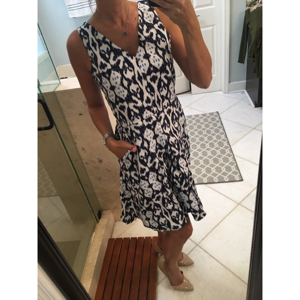 Gap Linen V-neck Fit & Flare Dress White Blue Ikat Print S 6 NWT